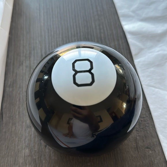 Mattel Magic 8 Ball Black Prediction Toy - Picture 1 of 2